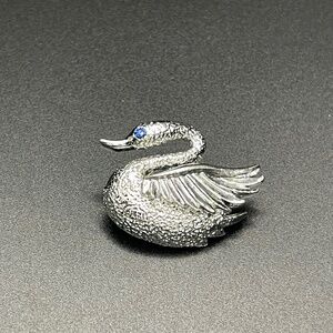 Vintage Gerry's Swan Brooch